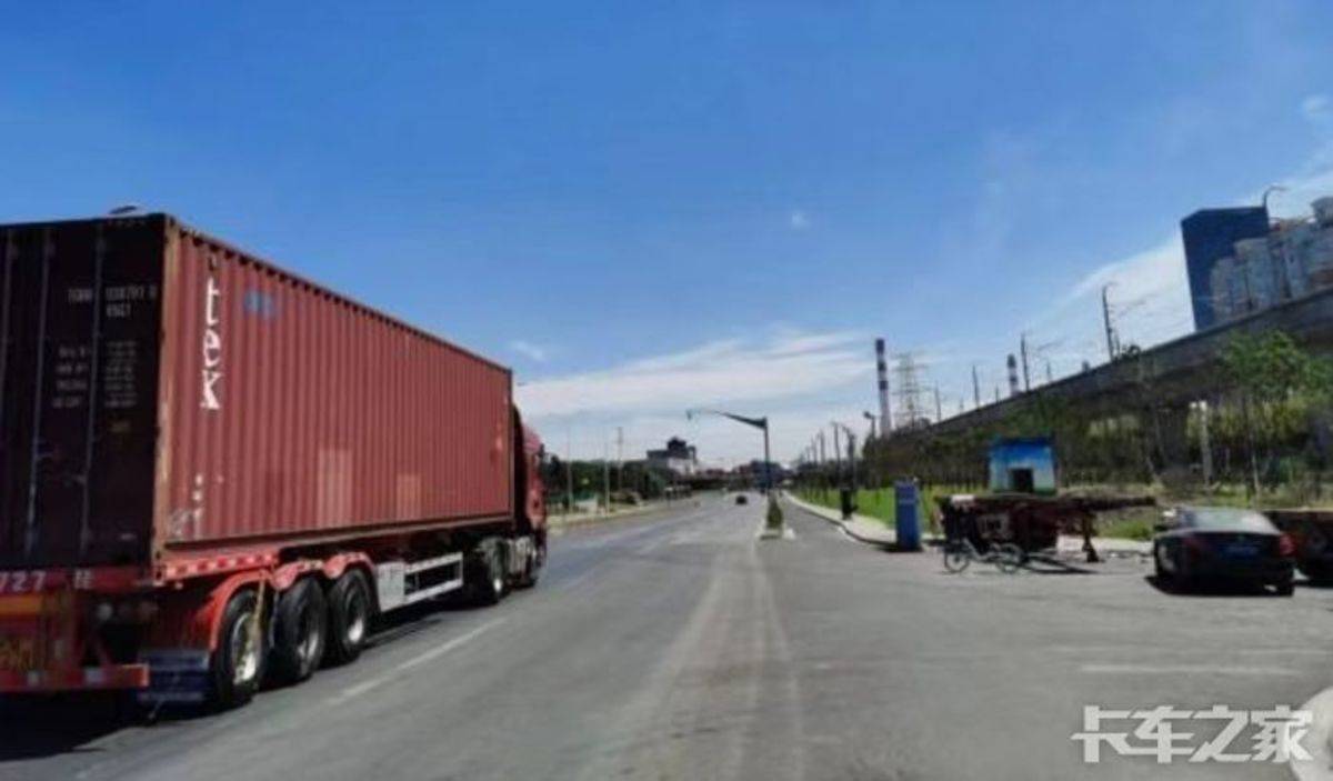 痛惜!貨車司機服務區(qū)死亡多日才被發(fā)現(xiàn)