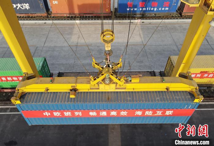 2023年3月16日9時許,北京地區首趟中歐班列成功開行。 孫立君 攝