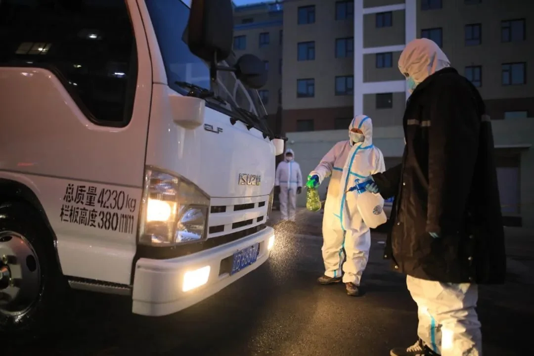 新冠疫情期間,對大貨車的消殺成為常態(視覺中國供圖)