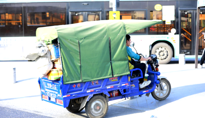 國家郵政局新聞發言人曾軍山 通報一季度郵政行業經濟運行情況-物流之家