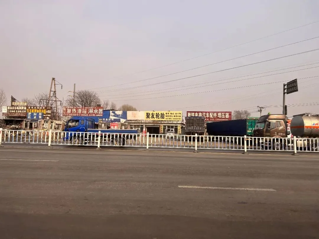 綏中城里的貨車(作者 攝)