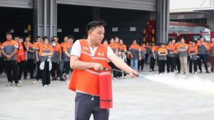 申通快遞廣東大區(qū)在“安全生產(chǎn)月” 開展消防演練-物流之家