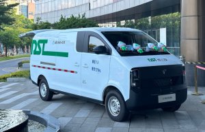 DST向德邦交付首批新能源物流車金琥EV48-物流之家