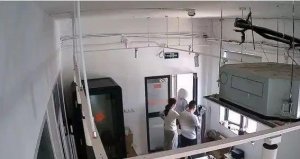 “你給我等著”，有網(wǎng)友稱在“被丟件”后遭到快遞員的人身威脅，快遞公司對(duì)此作出回應(yīng)-物流之家