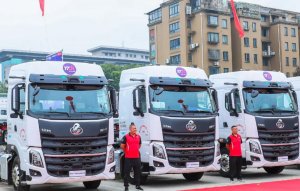 圓通速遞舉行車輛交付儀式，引入三百臺智能重型卡車-物流之家