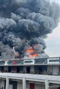 上海松江區,日日順物流突發火災,火已滅,無人員傷亡!-物流之家