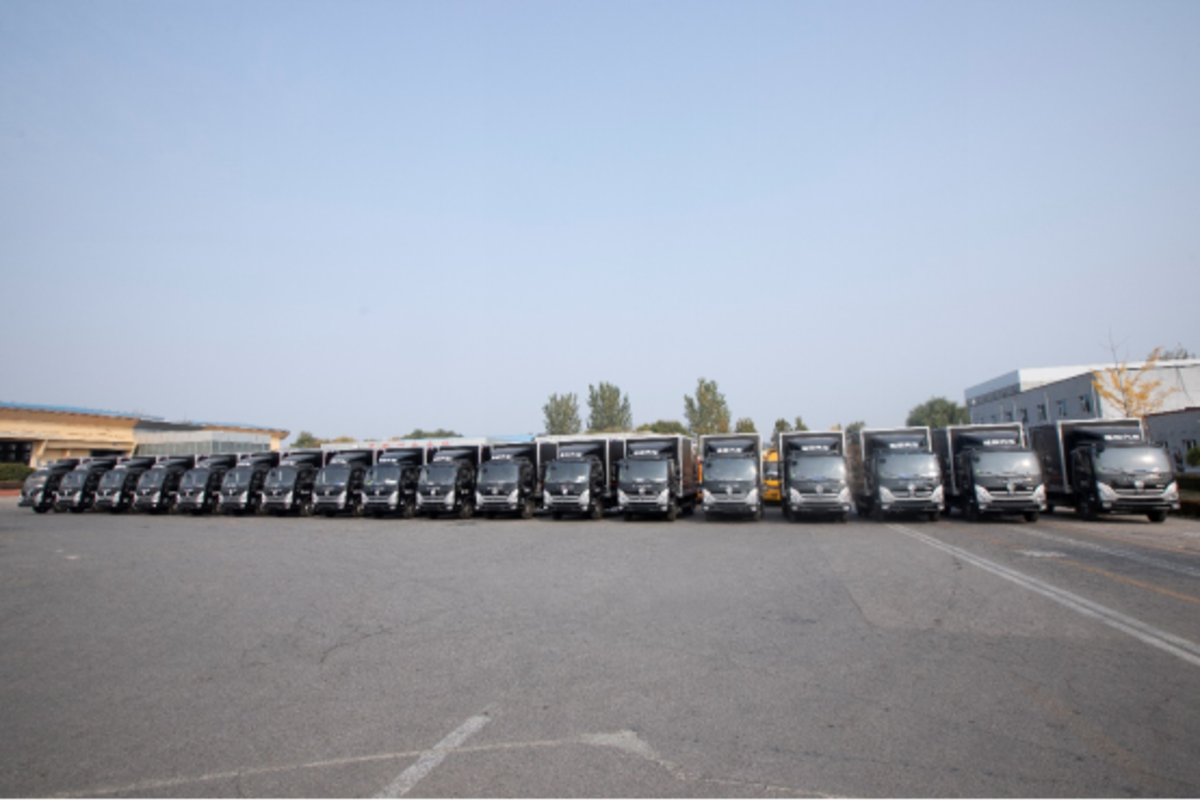 首批32臺奧鈴速運BUFF版交付順豐物流